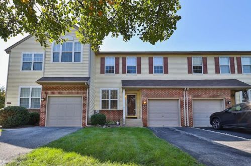 8149 Cross Creek Cir, Breinigsville, PA 18031-1330