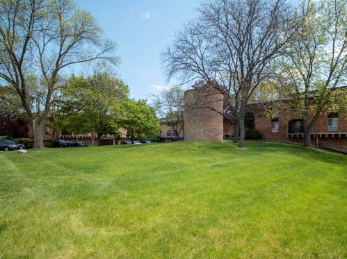 4155 Rivers Edge Cir, Milwaukee WI 53209-1122 exterior