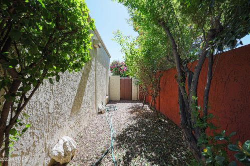 1029 Cactus Wren Dr, Phoenix AZ 85051-8187 exterior