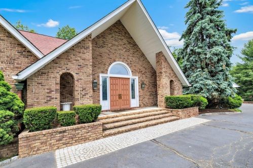 35 Amante Dr, Bridgeport, CT 06612-1850