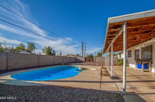 5722 62nd Dr, Glendale, AZ 85301-5732