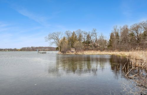 1145 Waterville Rd, Oconomowoc, WI 53066-9290
