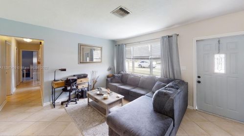 6651 25 St, Hollywood FL 33023-2738 exterior