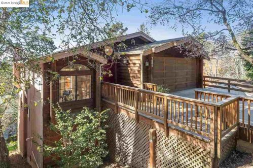 7001 Exeter Dr, Oakland, CA 94611-1519