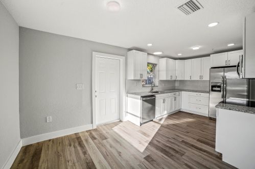 6120 Dixie Hwy, Boca Raton, FL 33487-3254