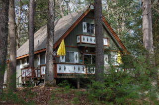 110 Cold Spring Lake Rd, Shohola, PA 18458-3723
