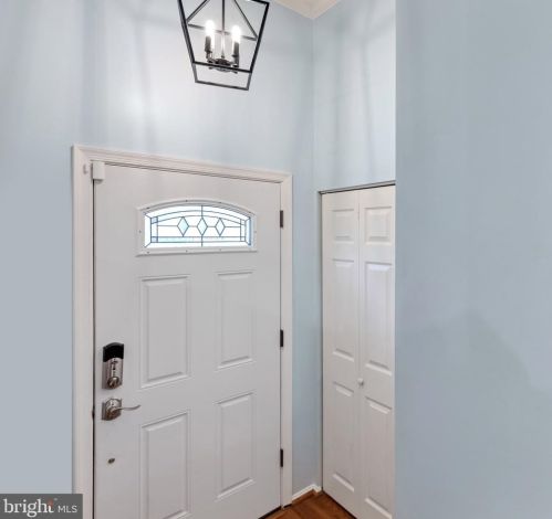 7033 Solomon Seal Ct, Springfield VA  22152-3153 exterior