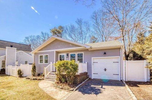 22 Cheemaun Trl, Panamoka, NY 11961-1802