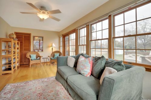 19 Riverdale Ave, Oakdale NY  11769-1544 exterior