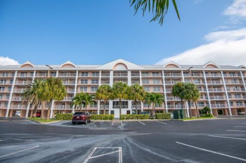 5445 Gulf Blvd, Saint Petersburg, FL 33706-2359