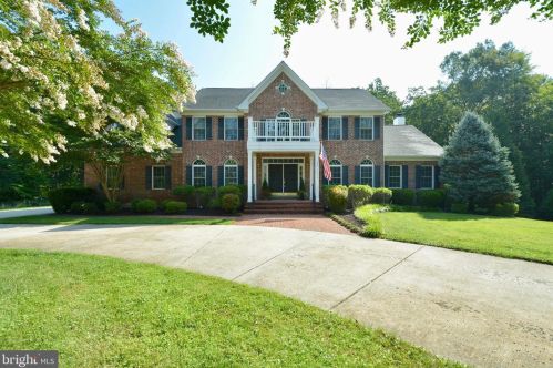 10639 Gunston Rd, Lorton, VA 22079-3919