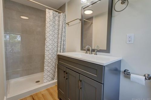 191 Lee St, Middletown CT  06457-5601 exterior