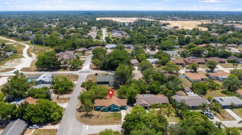 1739 Fruitland Dr, Deltona, FL 32725-4588