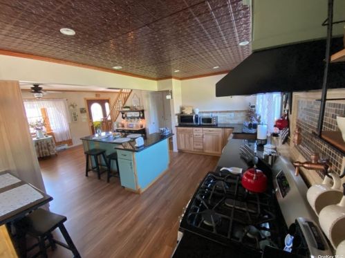 172 Hamilton Ave, North Lindenhurst NY  11757-4121 exterior