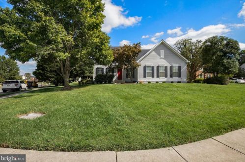 12806 Old Club Ln, Herndon, VA 20191-5856