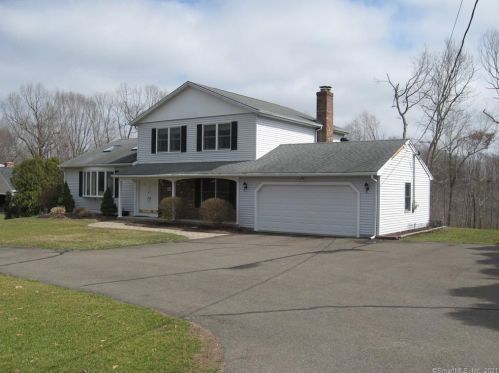 53 Brockett Farm Rd, North Haven, CT 06473-3548