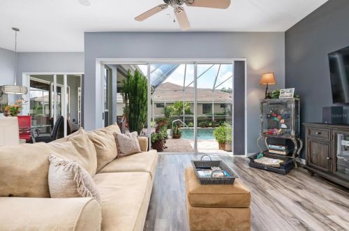 12723 Grand Traverse Dr, Dade City FL 33525-8230 exterior