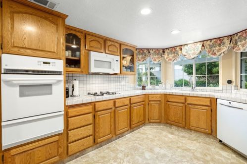 425 Winston Way, Upland CA  91786-2323 exterior