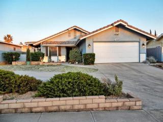 13939 Silver Lake Pl, Victorville, CA 92395-4932