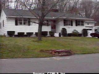 151 Lorann Dr, Union City, CT 06770-2326