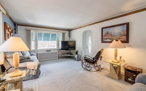 996 Hartford Tpke, Waterford CT  06385-4035 exterior