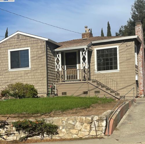 7320 Greenly Dr, Oakland, CA 94605-2648