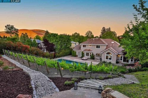 40 Trish Ct, Danville, CA 94506-4677