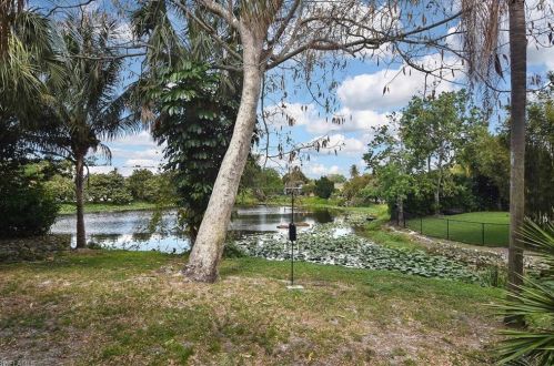 1097 Alhambra Cir, Naples FL 34103-3287 exterior