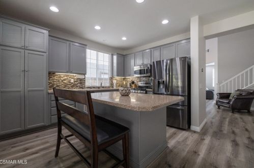 1117 Walnut Grove Ln, Simi Valley CA  93065-3394 exterior
