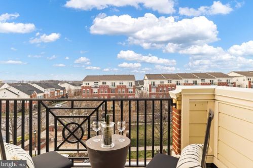 43589 Mcdowell Sq, Leesburg VA  20176-6528 exterior