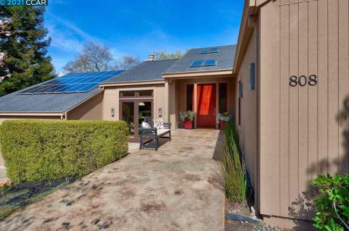 808 Ironbark Pl, Orinda, CA 94563-2425