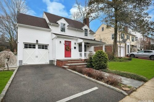 19 Westminster Rd, Great Neck, NY 11020-1270
