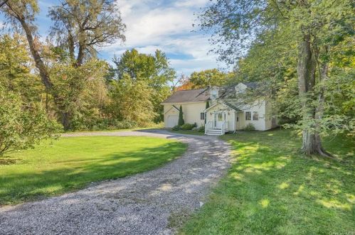 74 Cross Rd, Staatsburg, NY 12580-5300