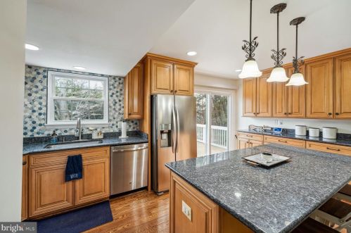 13226 Nickleson Dr, Woodbridge VA  22193-4123 exterior