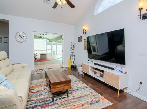 10730 Oakhaven Dr, Pinellas Park FL  33782-2511 exterior