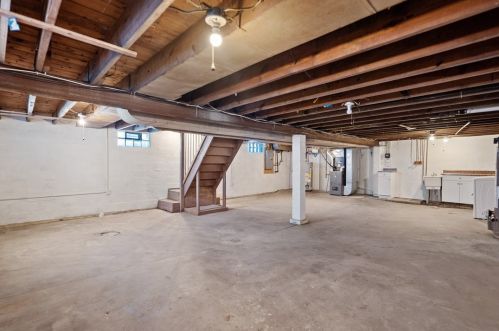 111 Warren Dr, New Kensington PA  15068-5256 exterior