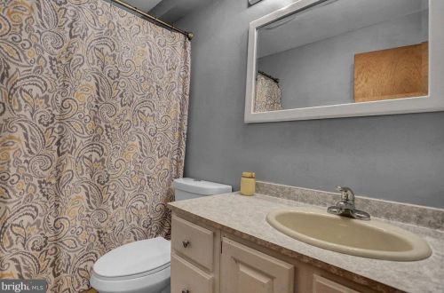 541 Old Orchard Ln, Camp Hill PA  17011-1829 exterior