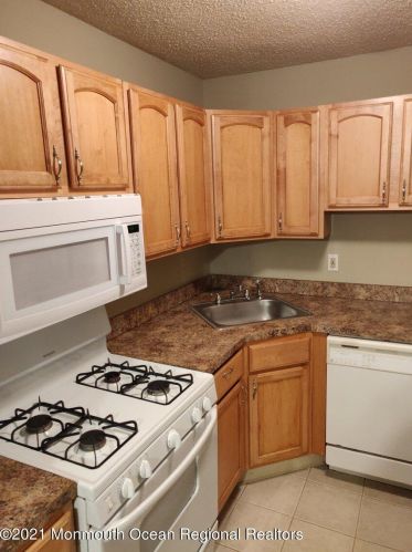 138 Phoenix Ct, East Freehold, NJ 07728-3622