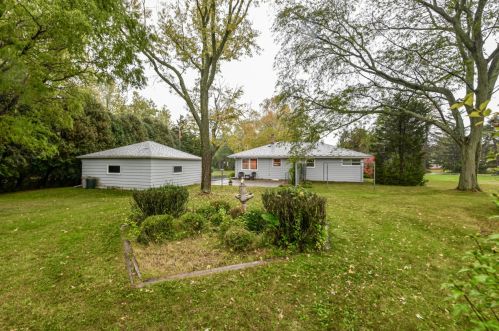 1426 Homestead Trl, Thiensville WI  53092-3217 exterior