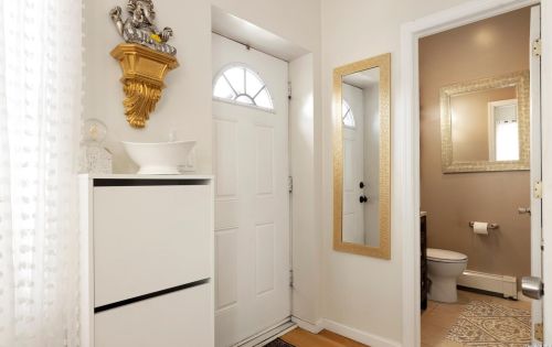 1332 Standard Ave, Floral Park, NY 11003-3349