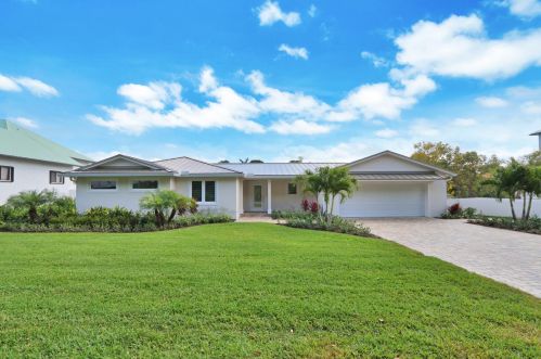 941 Pine Tree Ln, Palm City, FL 34990-1942