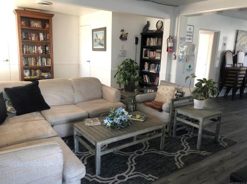 9459 Mission Gorge Rd, Santee CA  92071-3800 exterior