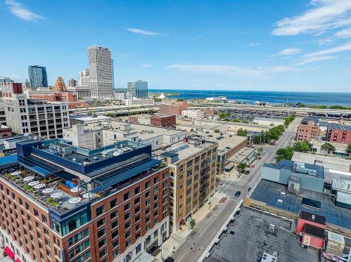 191 Broadway, Milwaukee WI  53202-6014 exterior