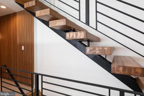 2037 Locust St, Philadelphia PA  19103-5613 exterior