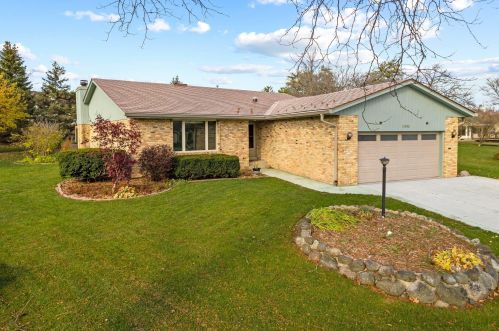 12890 Scarborough Ct, Waukesha WI  53151-6128 exterior