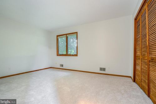7 Waldron Ln, Flemington NJ  08822-1904 exterior