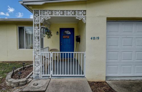 4819 28th Ave, Saint Petersburg, FL 33713-2050