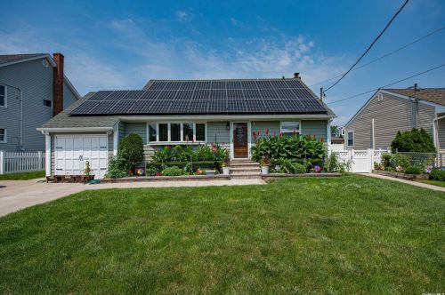 431 Main St, Babylon, NY 11702-3005