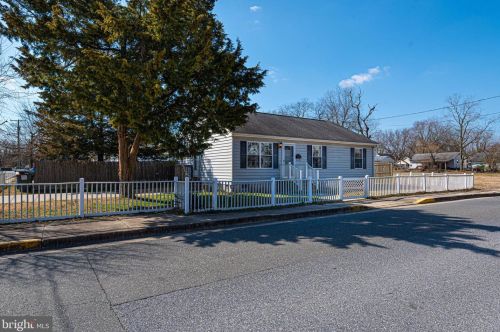 402 6th St, Laurel DE  19956-1363 exterior