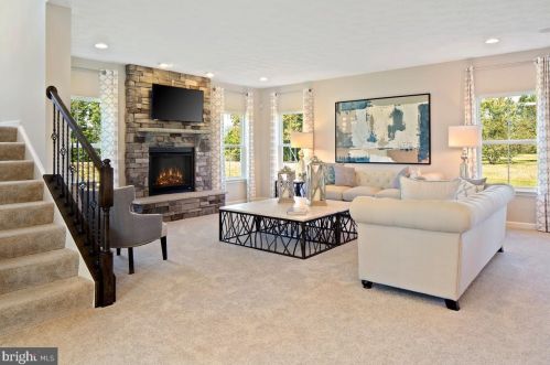 48 Winifred Dr, Hanover PA  17331-9714 exterior